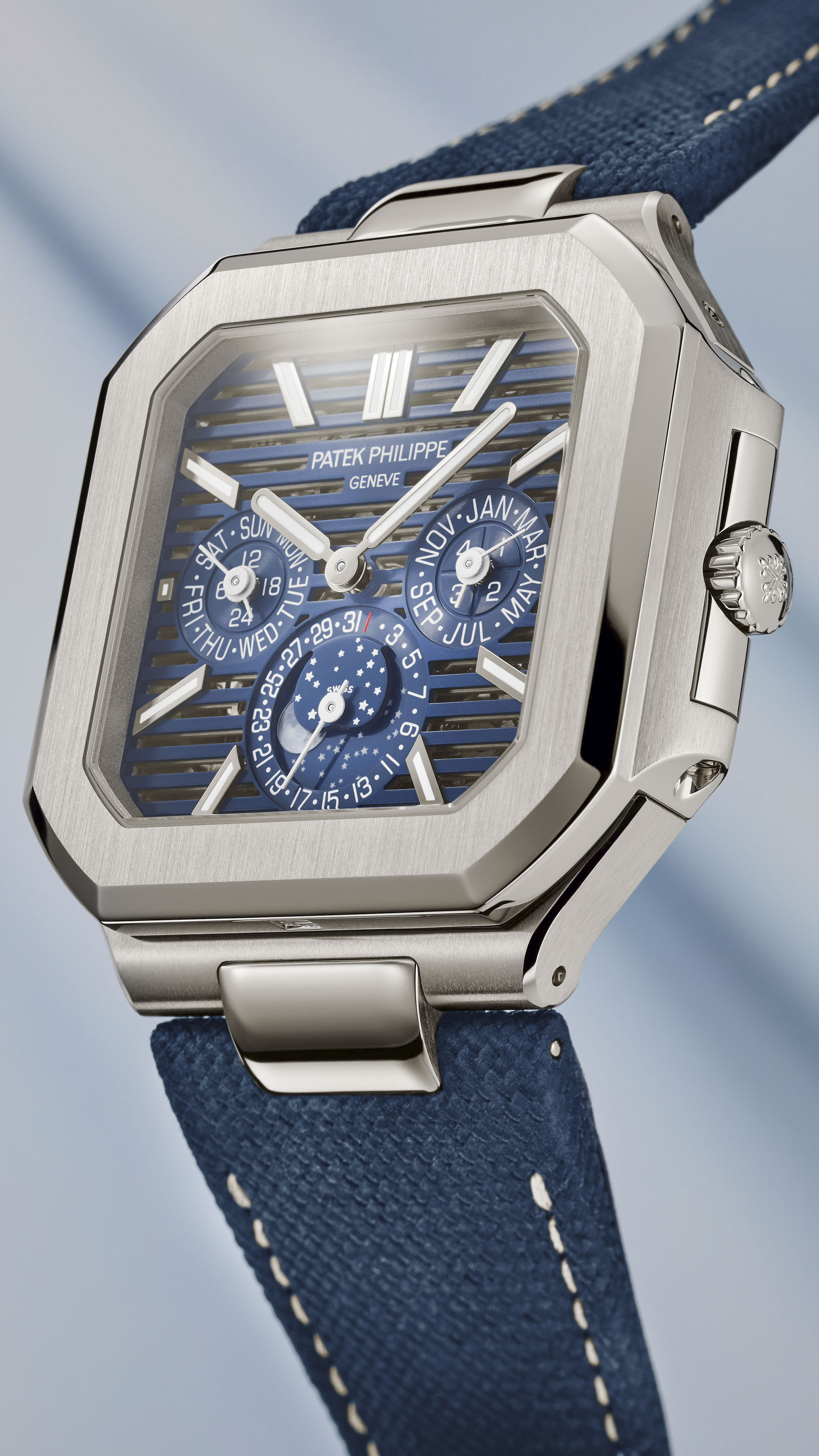 Patek Philippe verpasst der Cubitus ein skelettiertes, an das quadratische Gehäuse bestens angepasstes Formwerk, abgerundet durch einen ewigen Kalender.